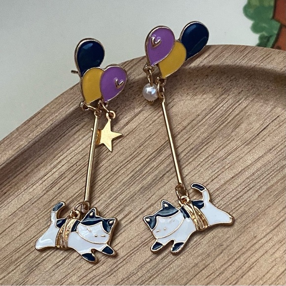 ✨ModCloth Ellie Cat Earrings - Picture 5 of 6
